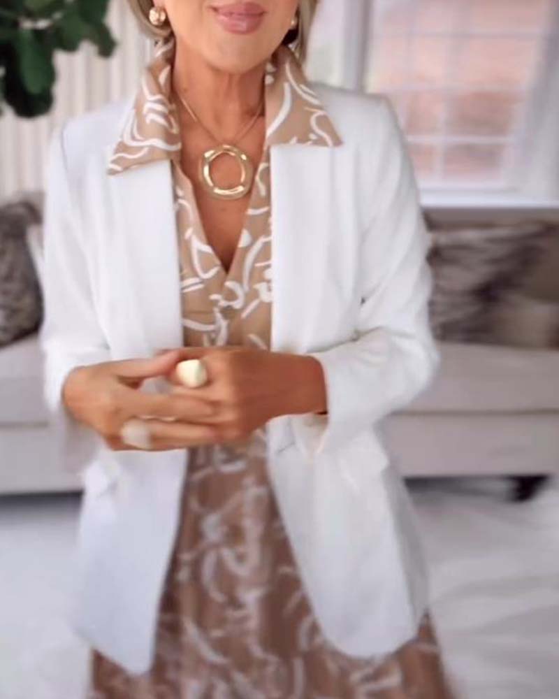 Kurzärmliges Pocket-Kleid mit geometrischen Drucken