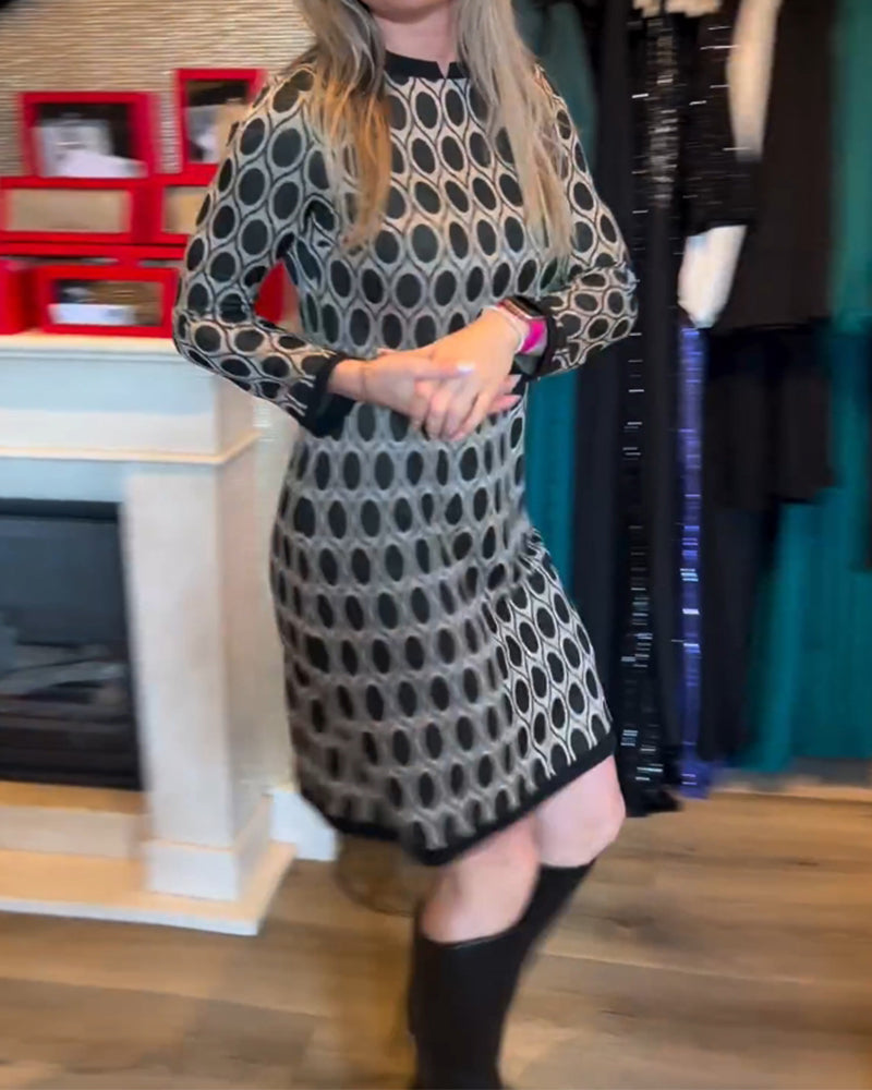 Kleid mit Polka-Dots in knielanger Länge