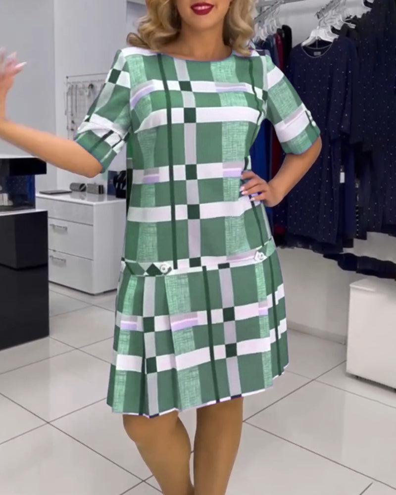 Rundhalskariertes Kleid