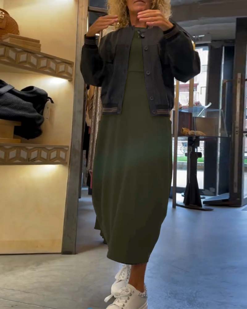 Einfarbiges Rundhalslangarmkleid mit Taschen