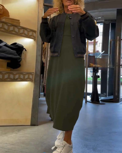 Einfarbiges Rundhalslangarmkleid mit Taschen