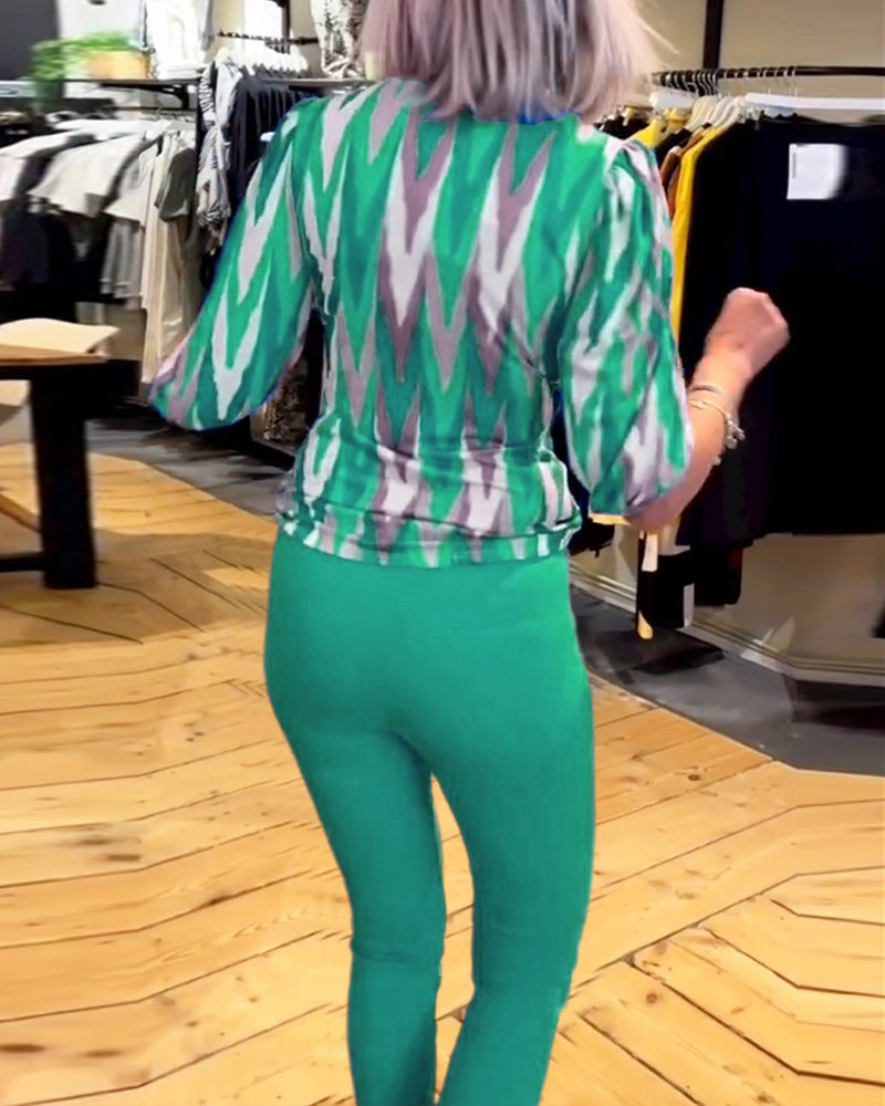 Bedrucktes lässiges tiefes V-Top