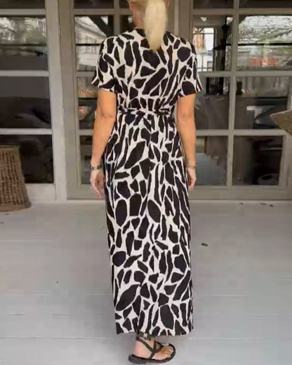 V-Ausschnitt Kurzarmkleid