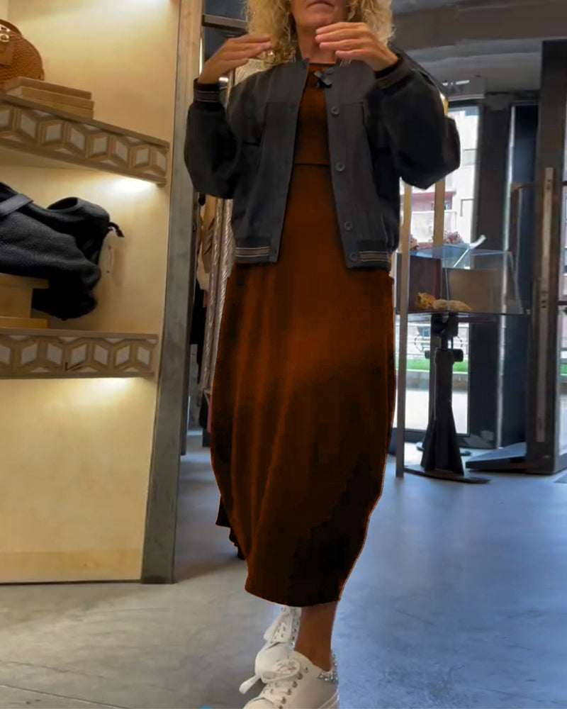 Einfarbiges Rundhalslangarmkleid mit Taschen