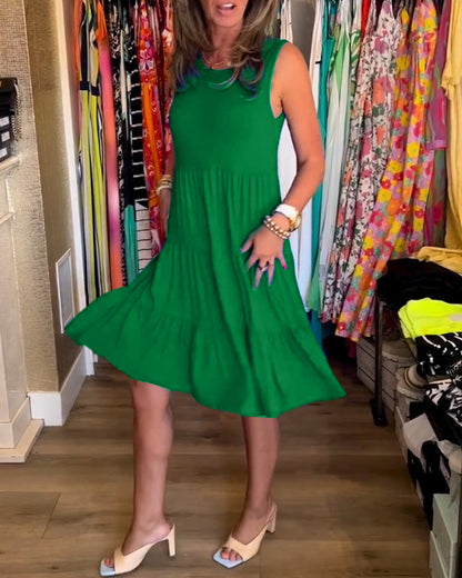 Faltendes ärmelloses lockeres Kleid