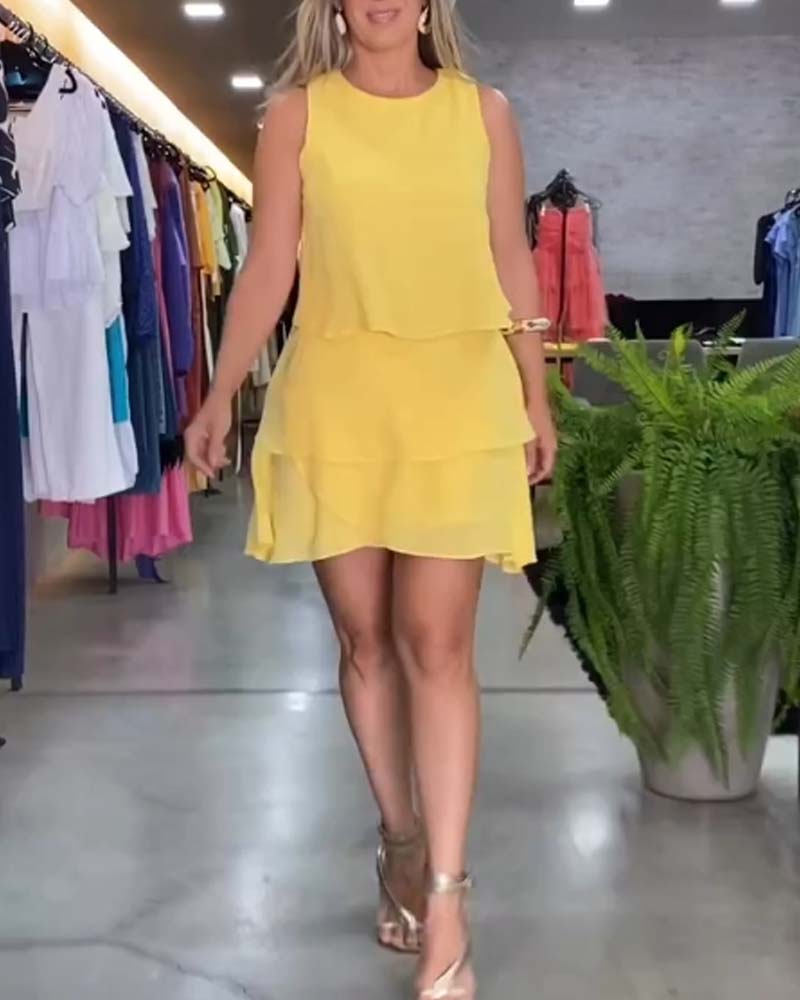 Ärmelloses Kleid mit doppelter Rüsche