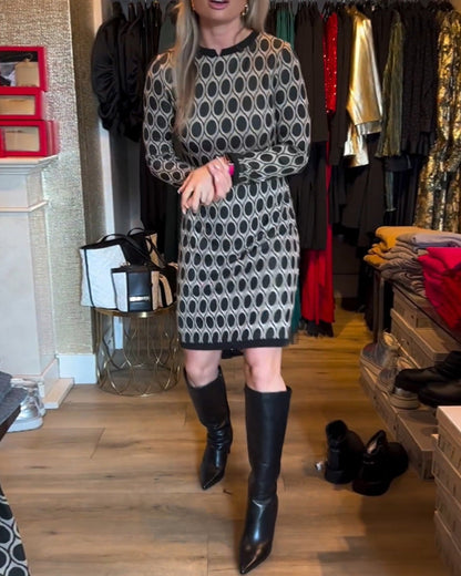 Kleid mit Polka-Dots in knielanger Länge