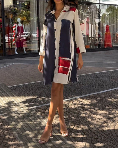 Revers bedrucktes Schlitzkleid