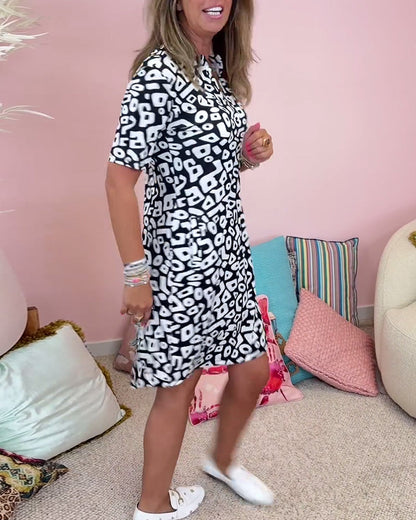 Bedrucktes Casual-Kleid mit V-Ausschnitt und Taschen