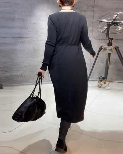 Einfarbiges Kleid mit Gürtel