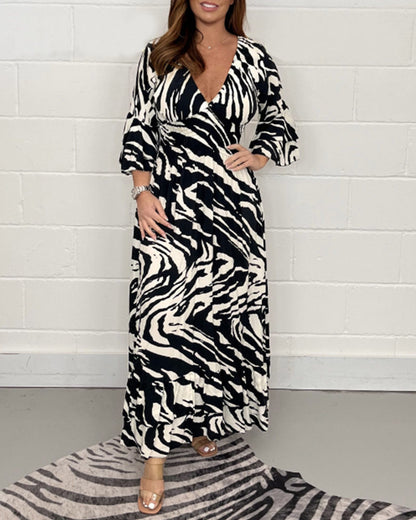 V-Ausschnitt Kleid mit 3/4-Ärmeln