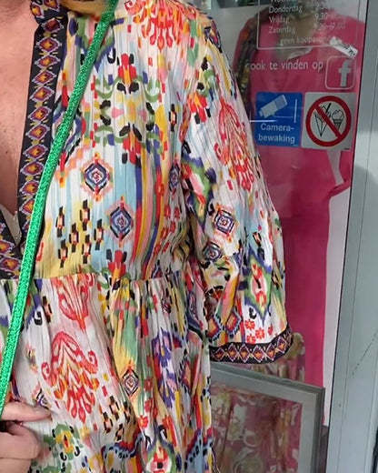 Elegantes langes Kleid mit V-Ausschnitt und Druck