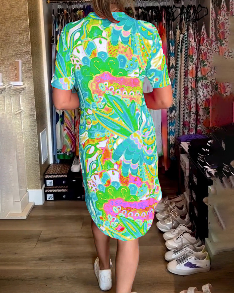 Taschenbedrucktes Kurzarmkleid