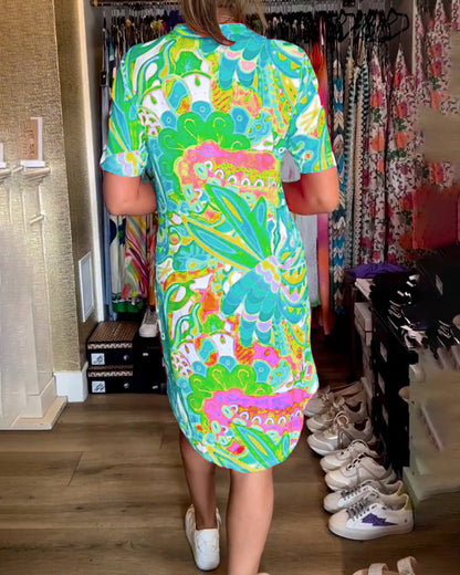 Taschenbedrucktes Kurzarmkleid