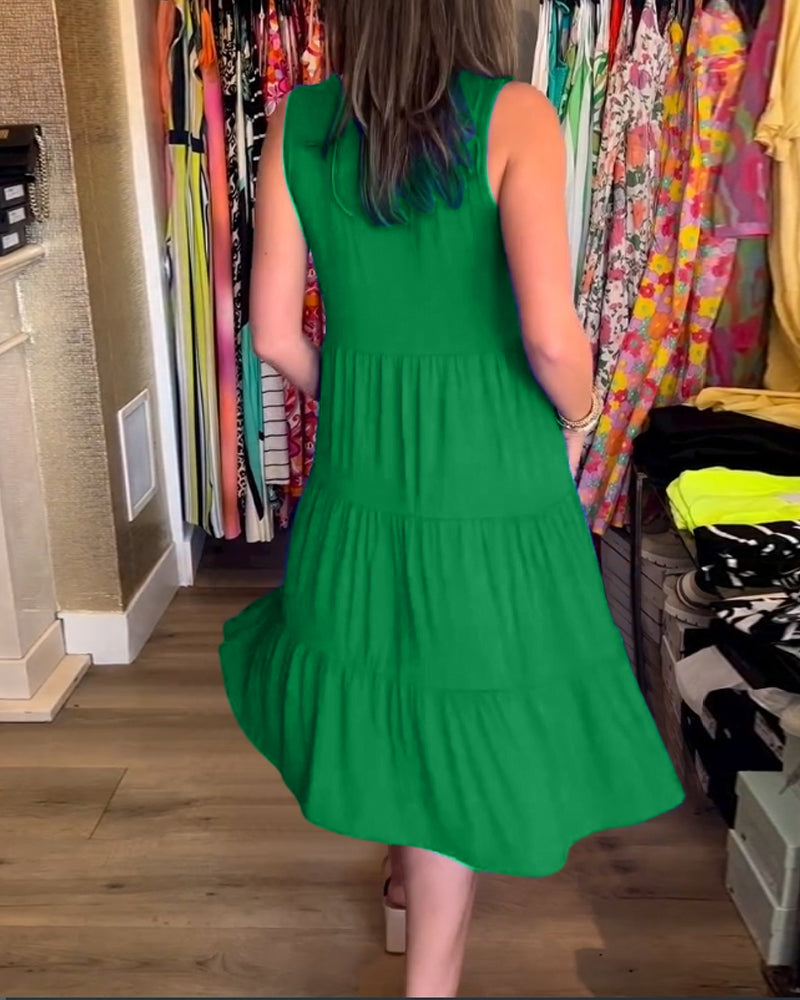 Faltendes ärmelloses lockeres Kleid