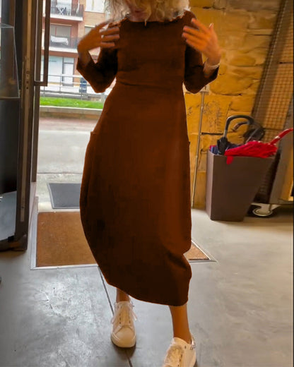 Einfarbiges Rundhalslangarmkleid mit Taschen