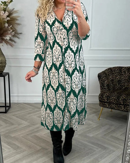 Kleid mit seitlichem Schlitz und Druck