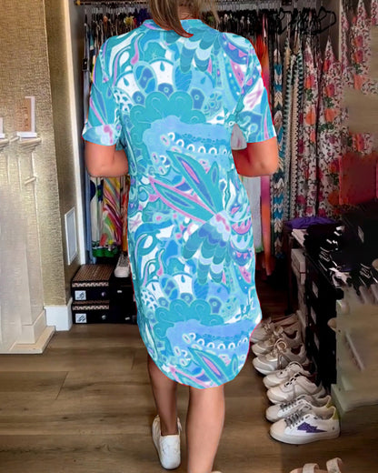 Taschenbedrucktes Kurzarmkleid