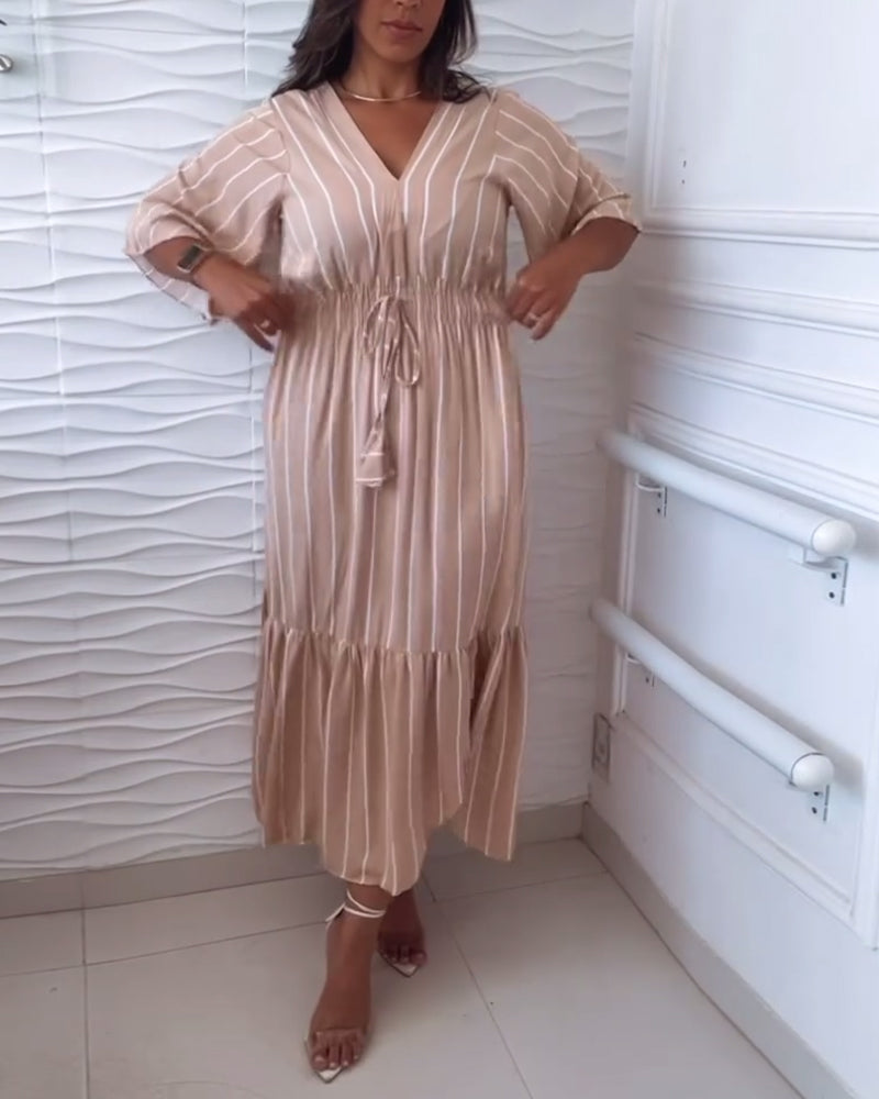 Gestreiftes lässiges Kleid mit Kordelzug