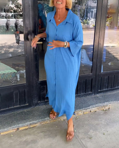 Lässiges Kleid mit Schlitzkragen