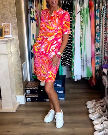 Taschenbedrucktes Kurzarmkleid