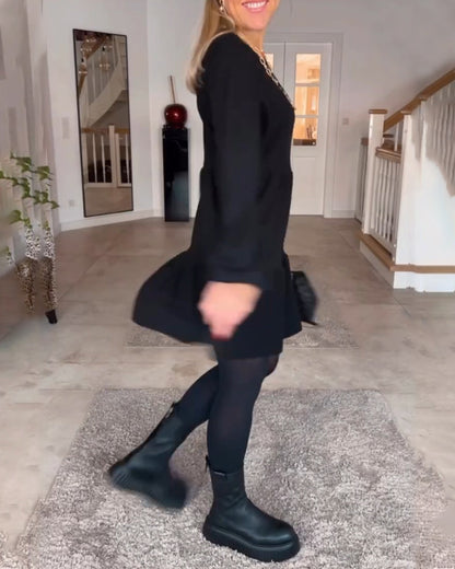 Einfaches langärmliges Kleid in einfarbiger Ausführung