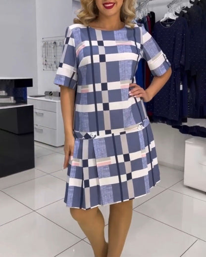 Rundhalskariertes Kleid