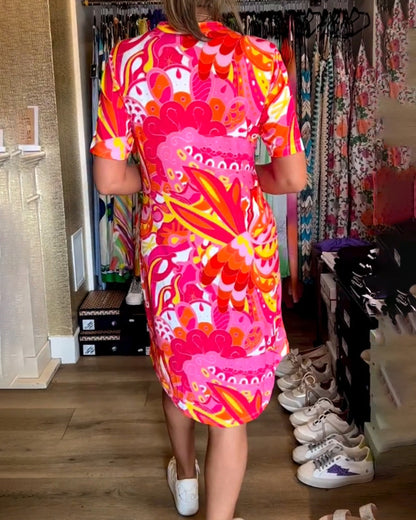 Taschenbedrucktes Kurzarmkleid