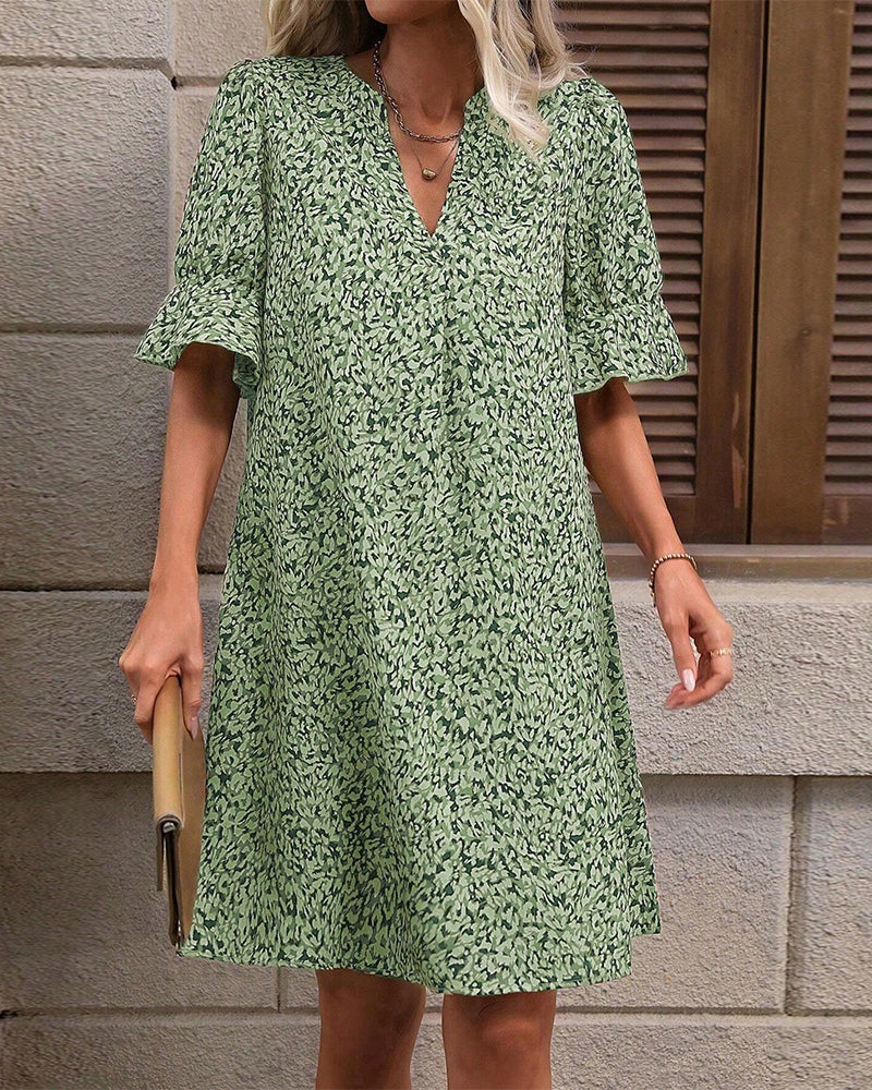 Elegantes bedrucktes V-Ausschnitt-Kleid