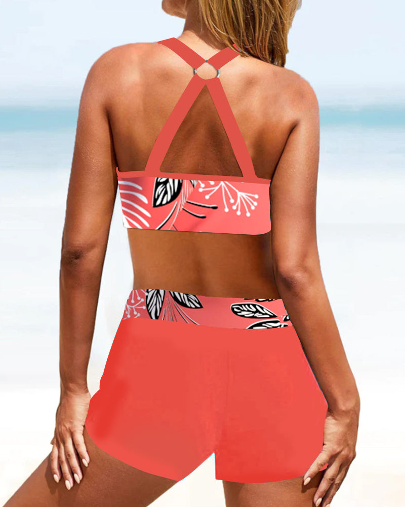 Hochtaillierte Bikinis mit Blattdruck