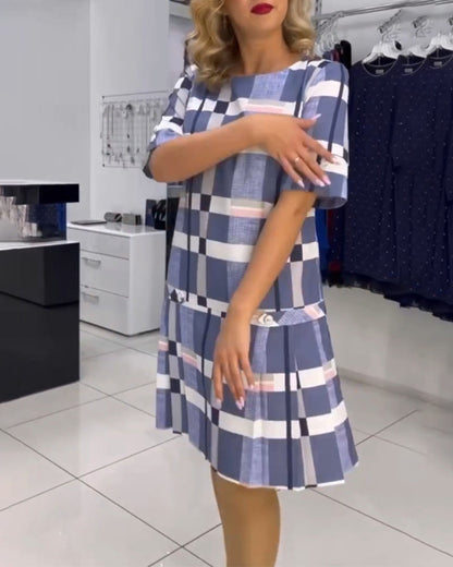 Rundhalskariertes Kleid