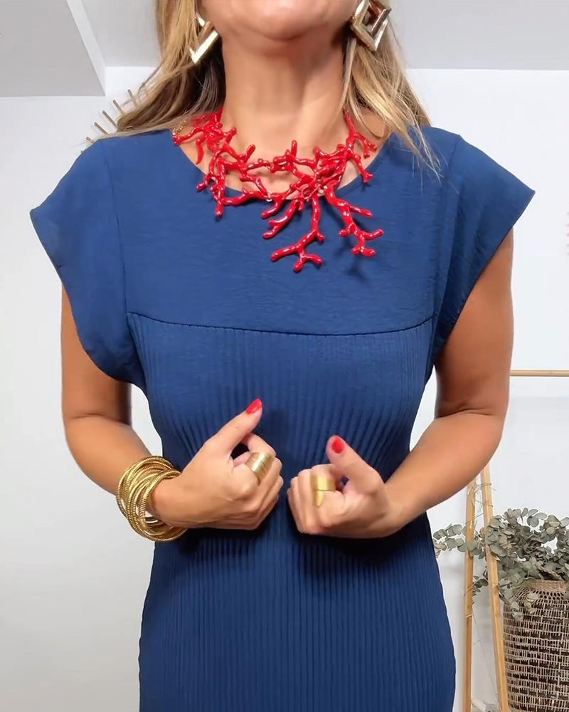 Ärmelloses plissiertes einfaches einfarbiges Kleid