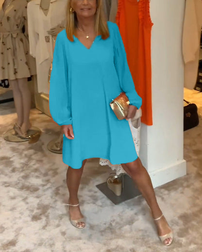 Einfarbiges Kleid mit Laternenärmeln und V-Ausschnitt