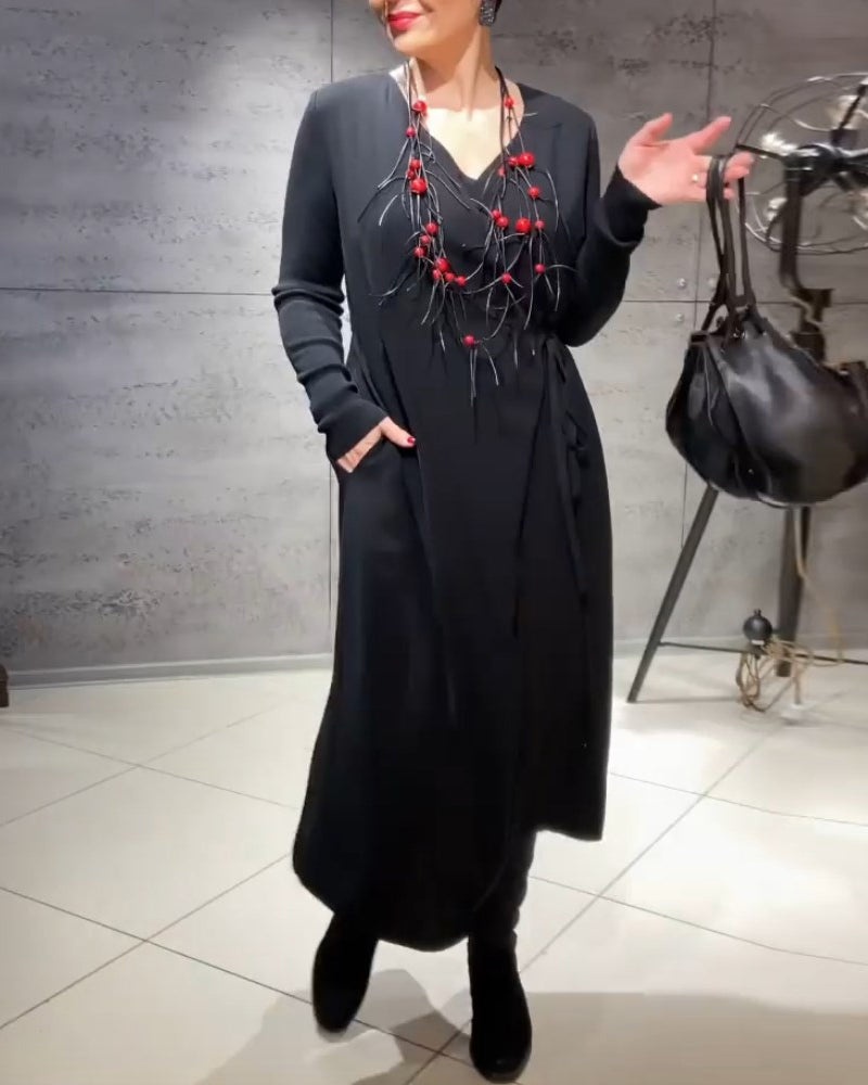 Einfarbiges Kleid mit Gürtel