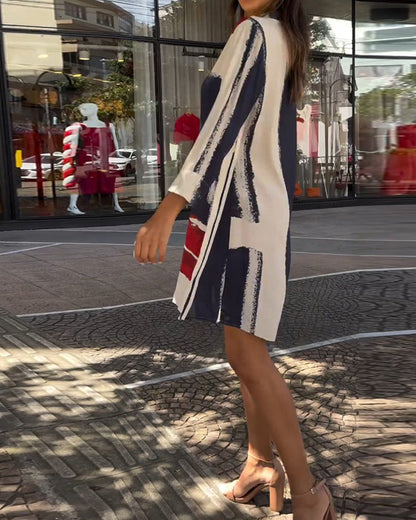 Revers bedrucktes Schlitzkleid