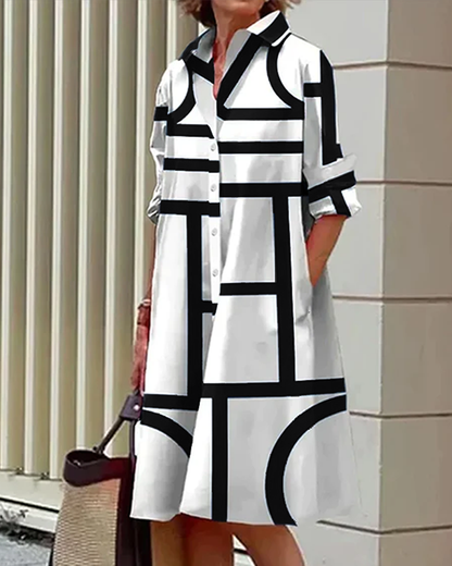 Kleid mit geometrischem Druck und Taschen