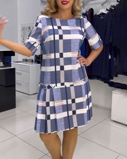 Rundhalskariertes Kleid