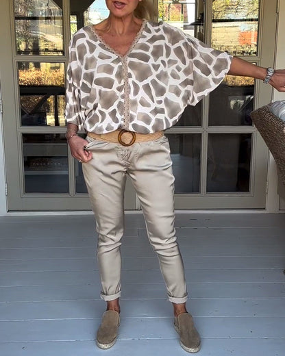 Elegante bedruckte Bluse mit V-Ausschnitt und Fledermausärmeln