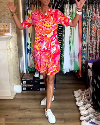 Taschenbedrucktes Kurzarmkleid