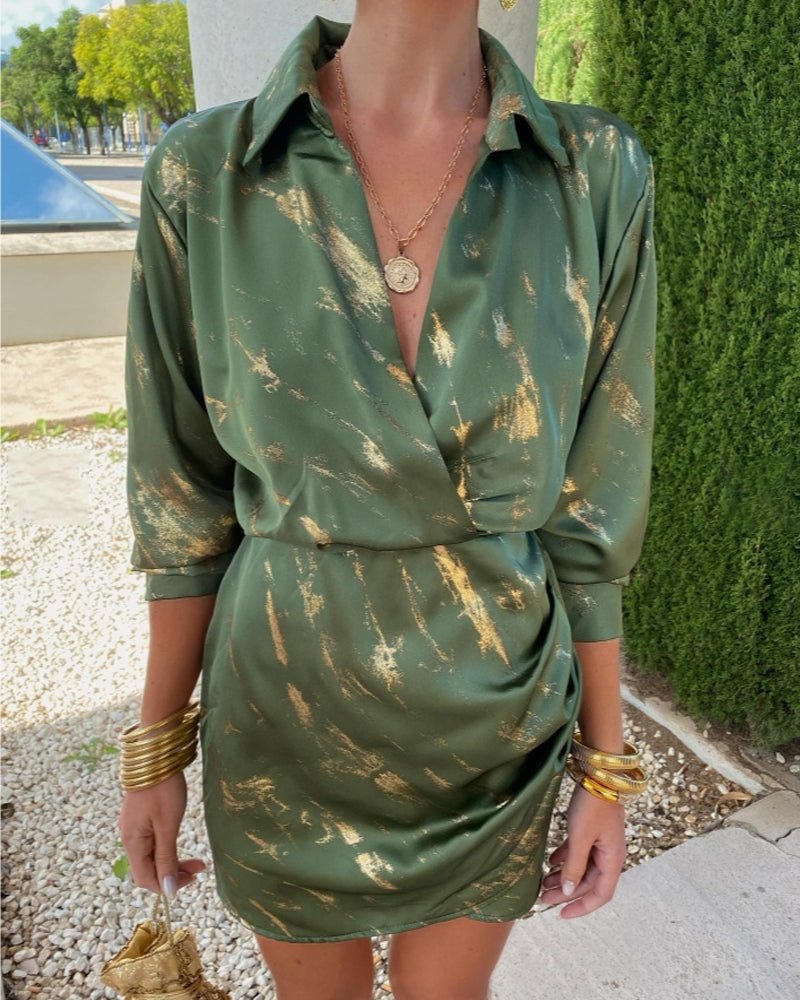 Elegantes kurzes Kleid mit Revers