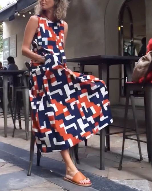 Ärmelloses Kleid mit geometrischem Druck und Taschen