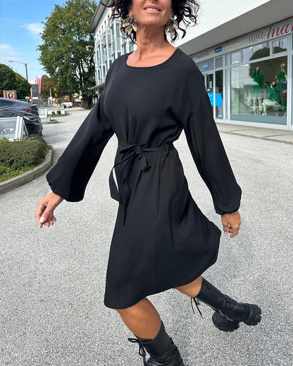 Kleid mit Rundhalsausschnitt in einfarbiger Ausführung