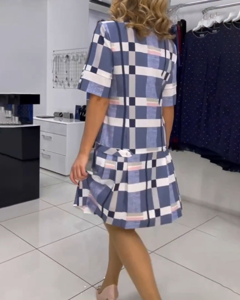 Rundhalskariertes Kleid