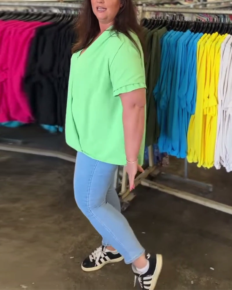 Bluse mit V-Ausschnitt und Rüschendetails in einfarbig