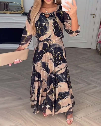 Elegantes Kleid mit 3/4-Ärmeln und Druck in Taillenhöhe