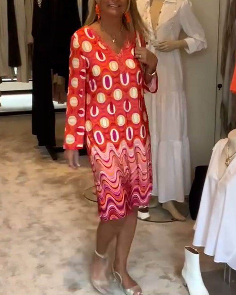 Lässiges, lockeres, bedrucktes V-Ausschnitt-Kleid mit langen Ärmeln