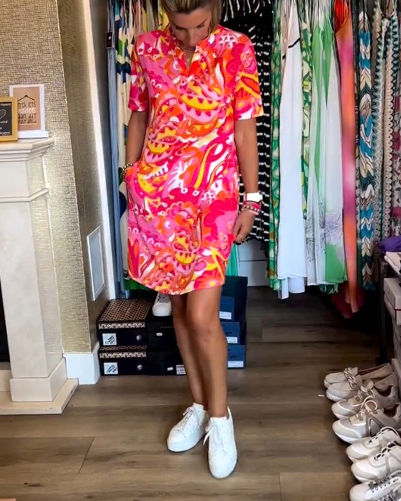 Taschenbedrucktes Kurzarmkleid