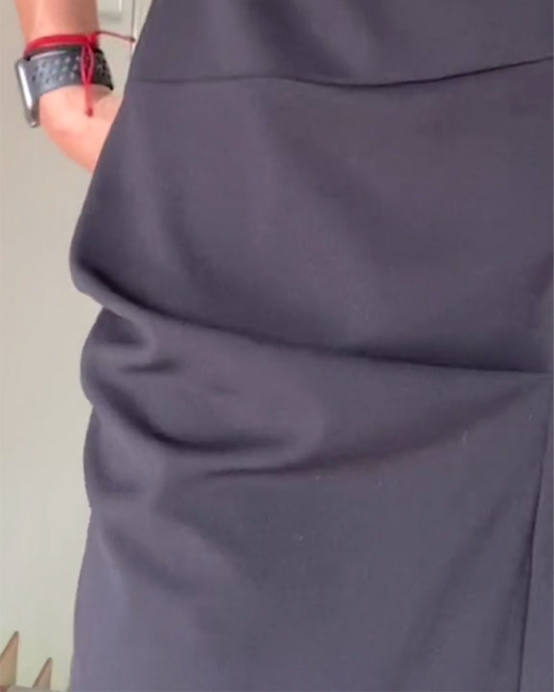 Rundhals gefaltetes einfarbiges elegantes Kleid