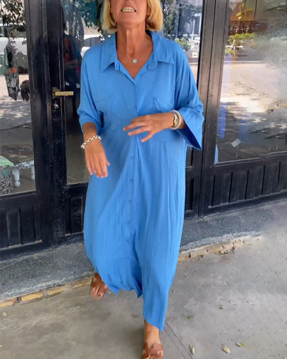 Lässiges Kleid mit Schlitzkragen