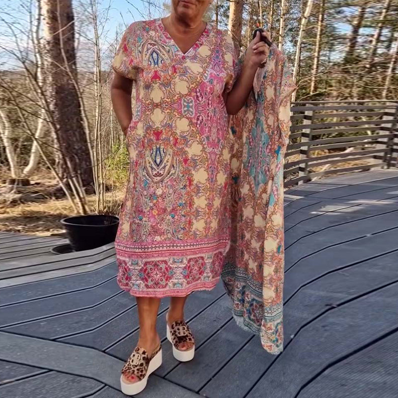 V-Ausschnitt Kurzärmliges Bedrucktes Shift-Kleid